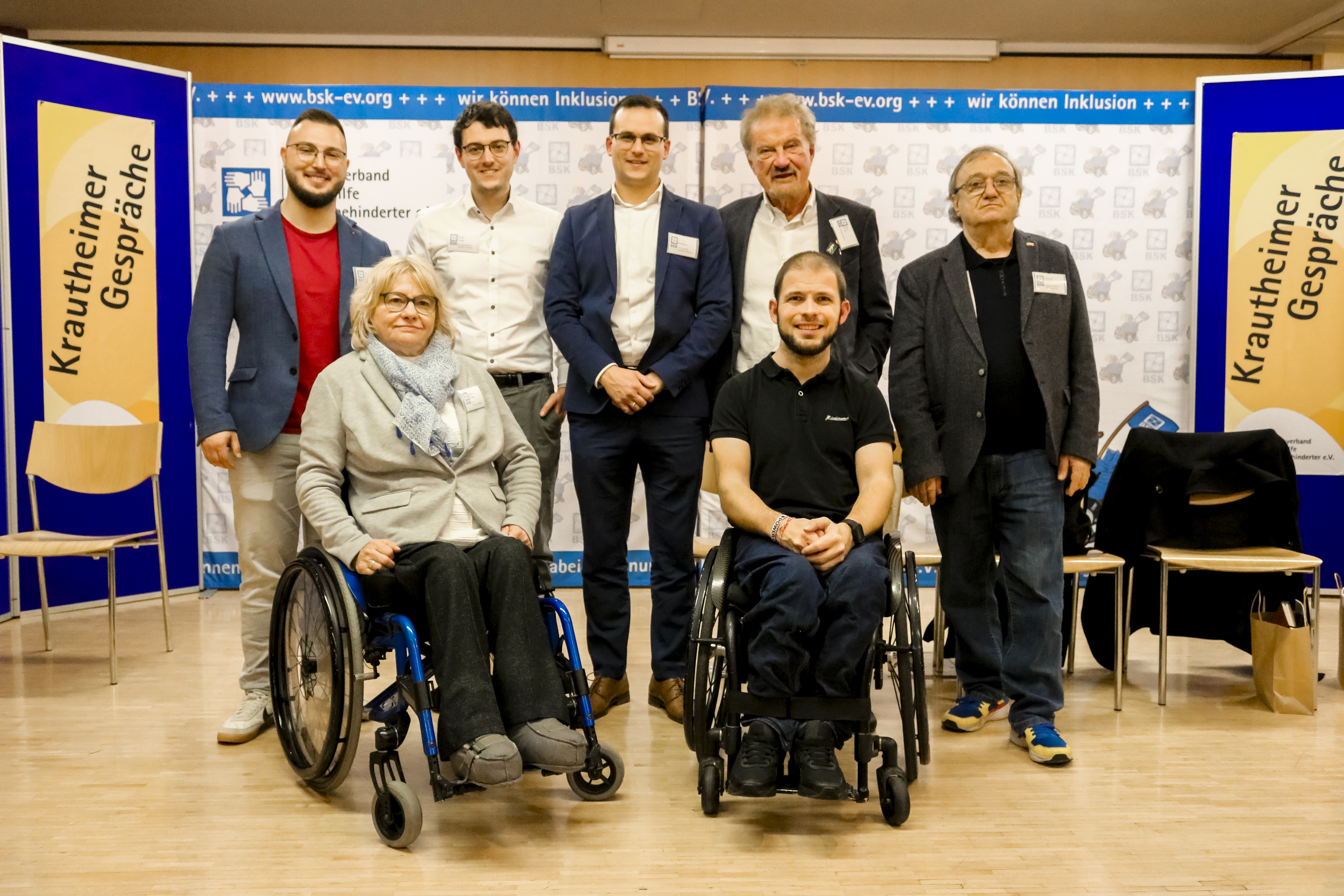 Frau Gotzes und das Podium, 7 Leute