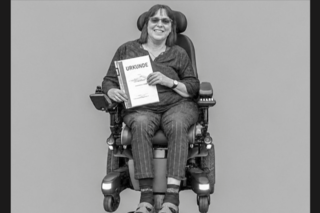 Elke Maßmann mit Urkunde