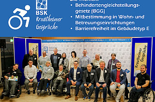 Gruppenfoto des Podiums und des Vorstands mit den Themen