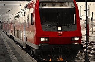 Ein Regiozug nach Hof fährt ein