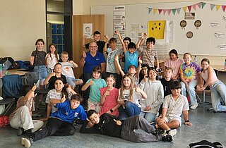 Rudi Bamberger mit "seinen" Kids