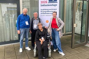 Gruppenfoto vor dem Inklusionstage-Banner