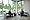 KfW-Zentrale Frankfurt, Innenansicht, Empfangsbereich, drei sitzende Personen